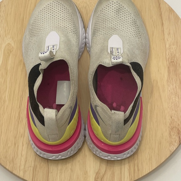 NIKE EPIC PHANTOM REACT Flyknit Women's Size 8 Shoes Sneakers CI12290-100 - Picture 6 of 8